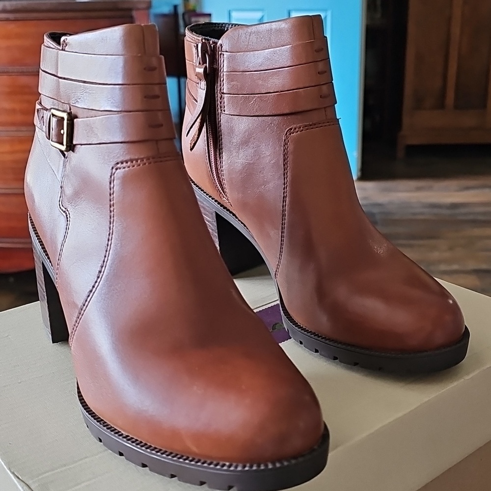 Clarks Malvet Maria Tan Leather Ankle Boot - Size 8M - Picture 2 of 9